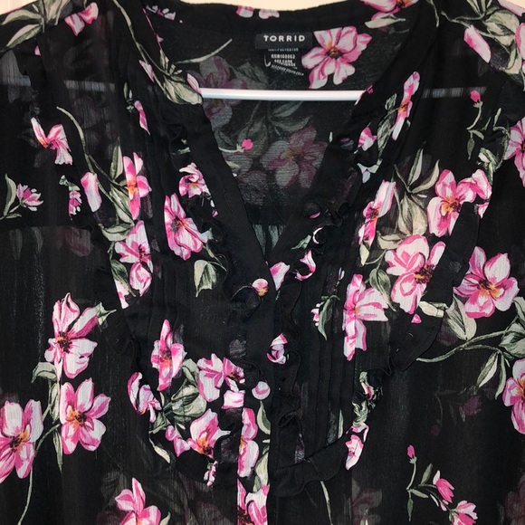 Torrid floral blouse - Picture 3 of 5